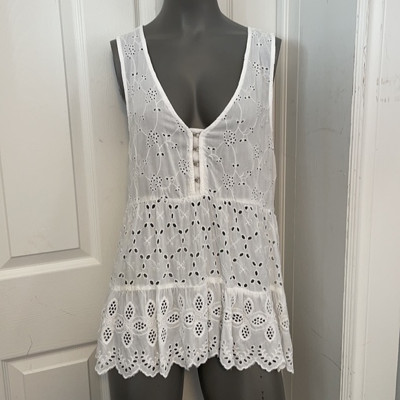 NWOT AMERICAN EAGLE EYELET BLOUSE Sz M - Picture 1 of 7